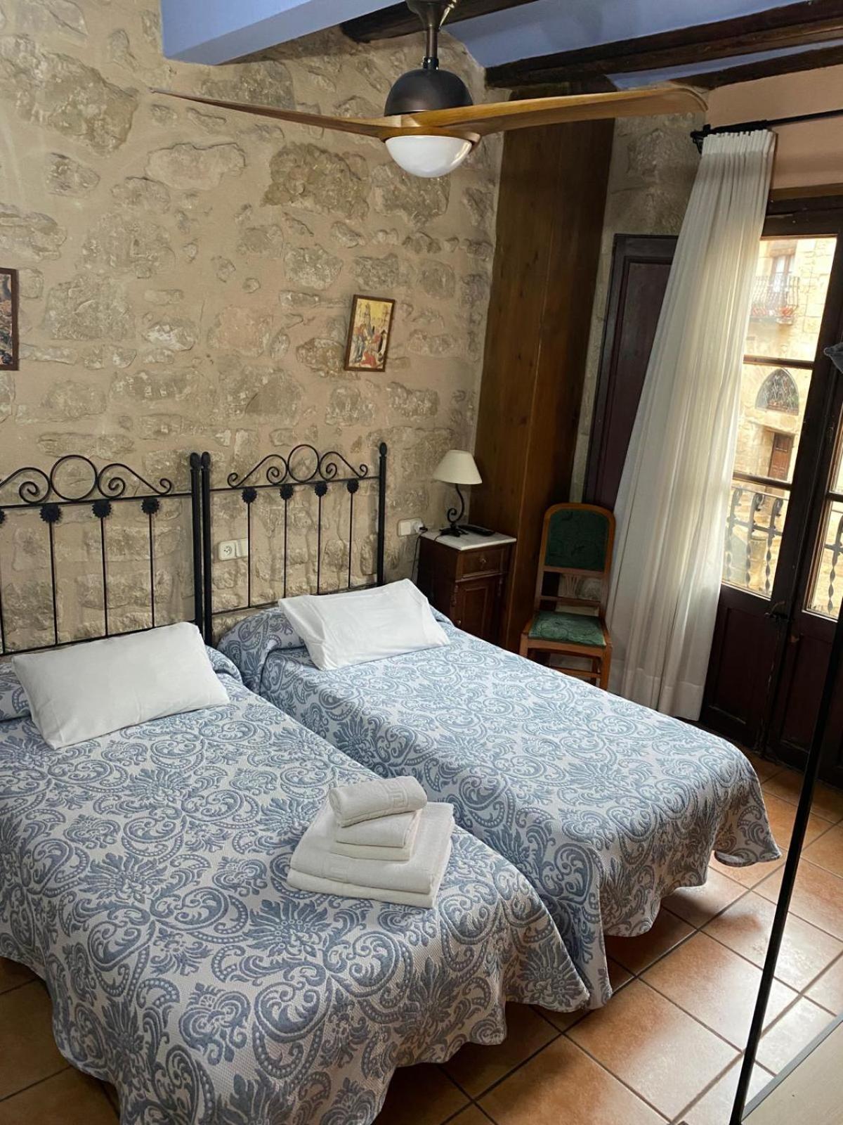 Hotel Fonda La Plaza à Valderrobres Extérieur photo