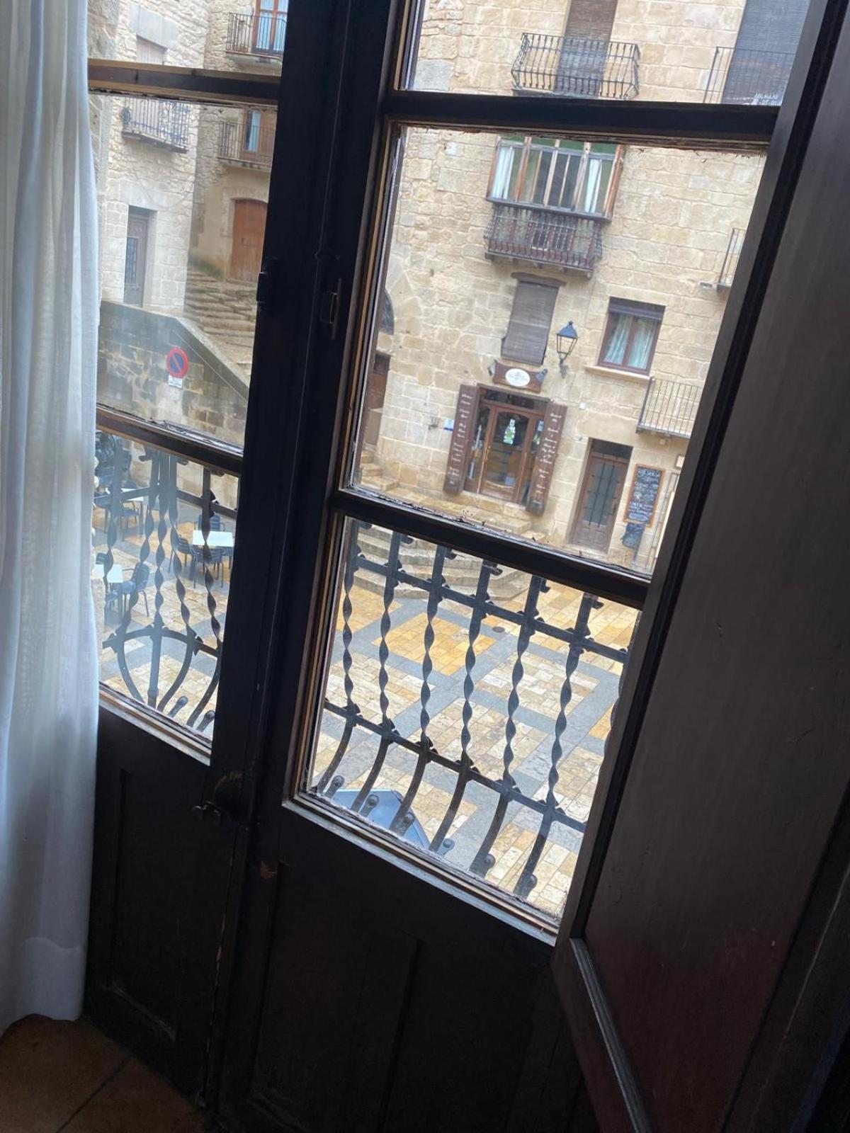 Hotel Fonda La Plaza à Valderrobres Extérieur photo