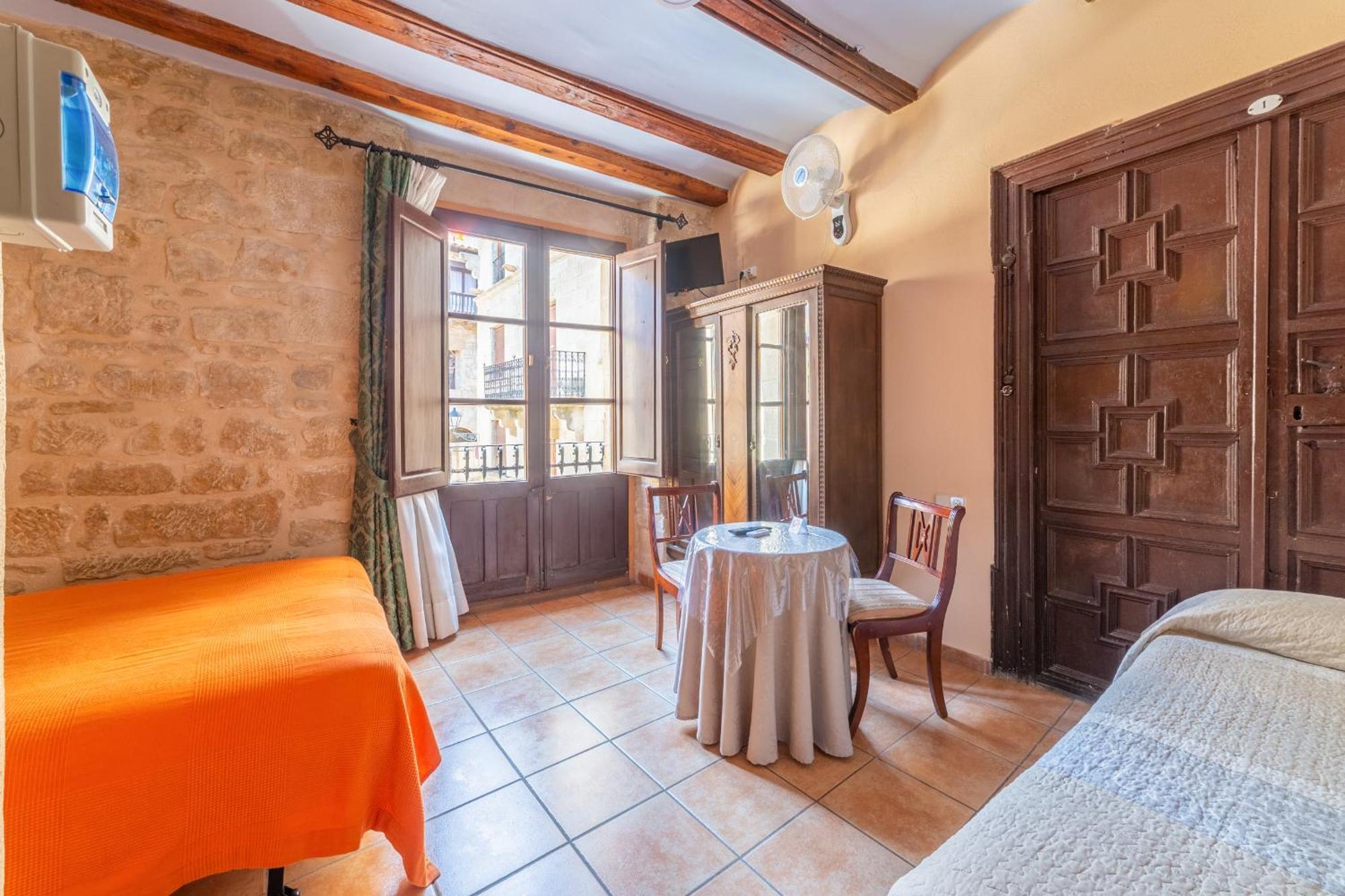Hotel Fonda La Plaza à Valderrobres Extérieur photo