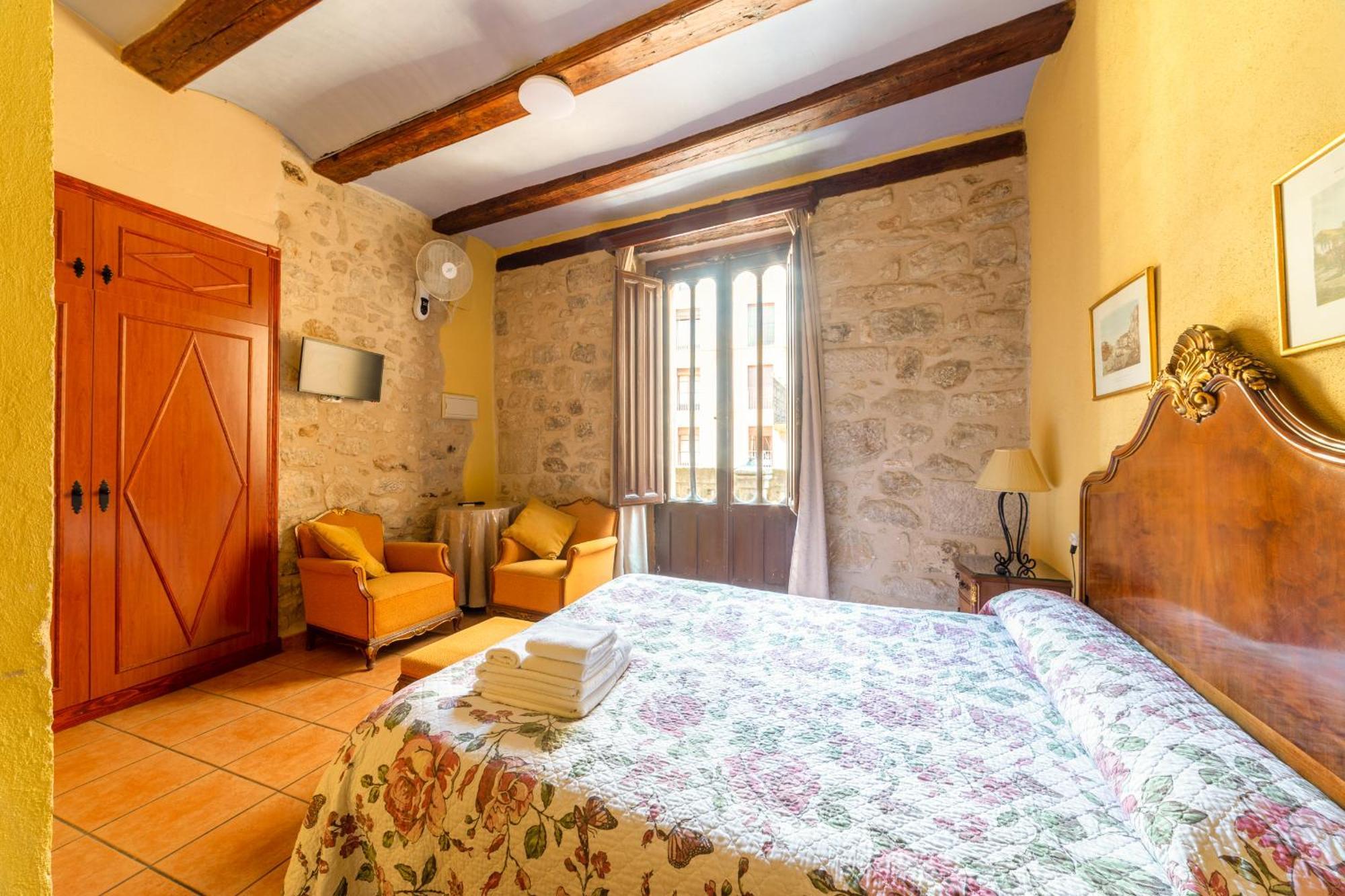 Hotel Fonda La Plaza à Valderrobres Extérieur photo