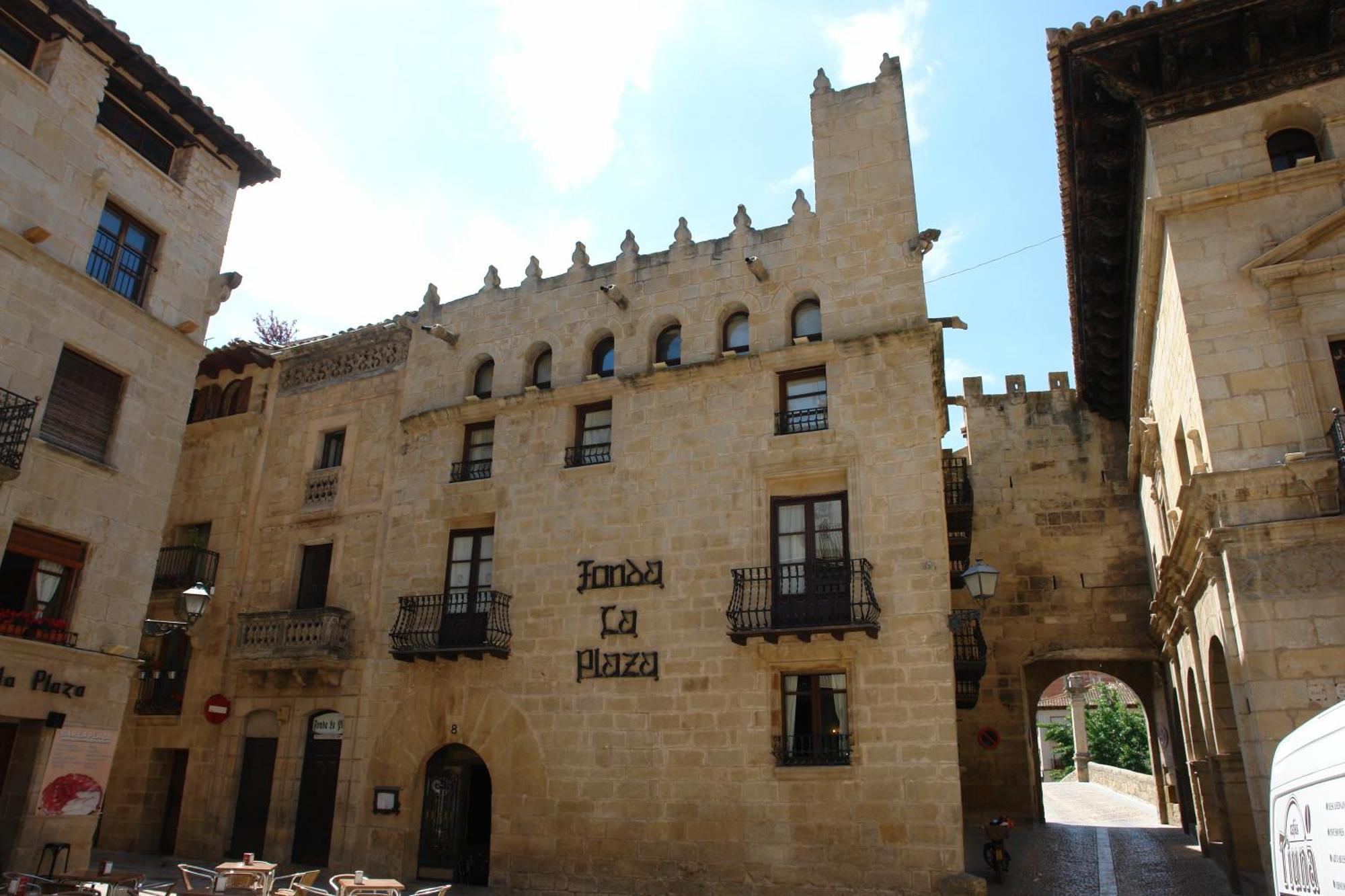 Hotel Fonda La Plaza à Valderrobres Extérieur photo